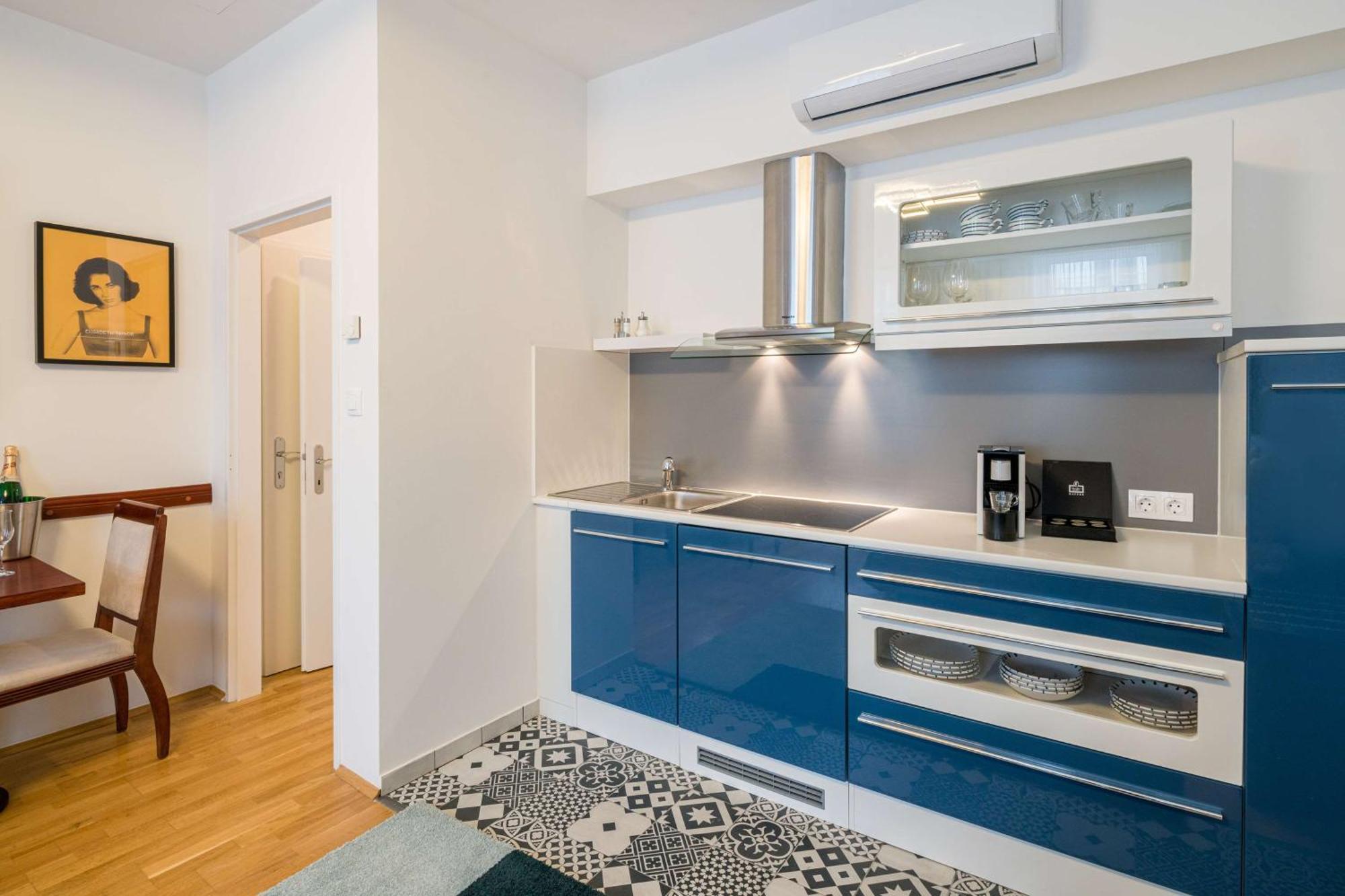 Best Western Plus Celebrity Suites Wina Bagian luar foto