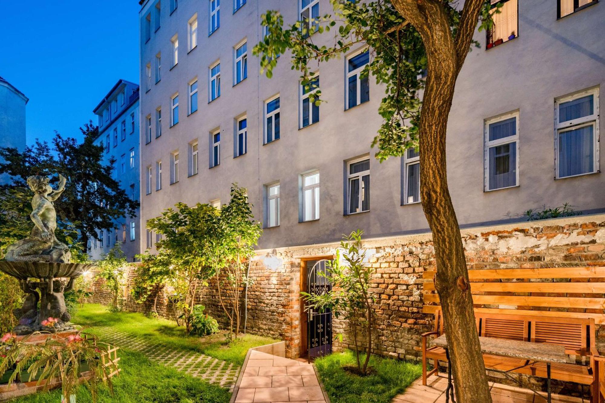 Best Western Plus Celebrity Suites Wina Bagian luar foto