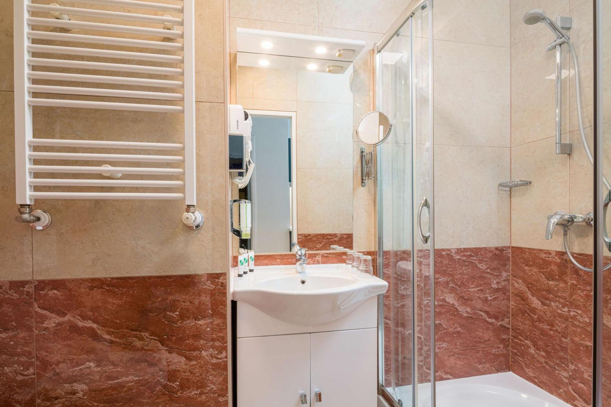 Best Western Plus Celebrity Suites Wina Bagian luar foto
