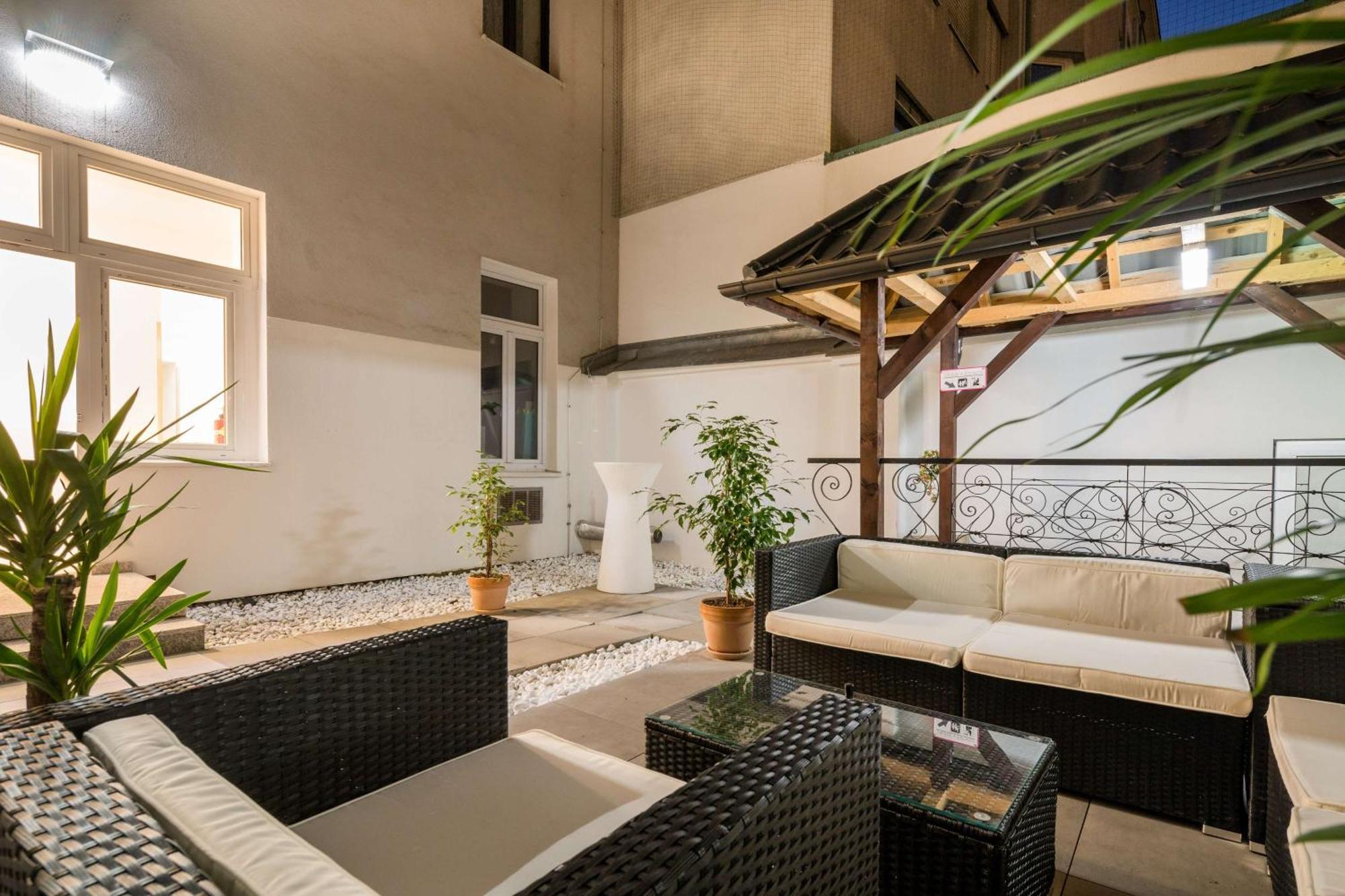 Best Western Plus Celebrity Suites Wina Bagian luar foto